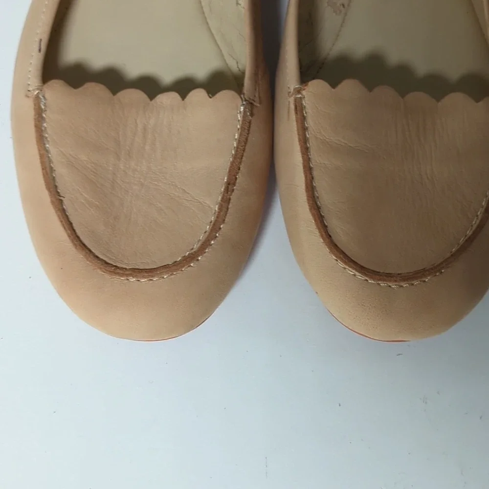 Tahari Ballet‎ Flat Shoes Doll Shoes Gwen Beige Scalloped Leather 9M